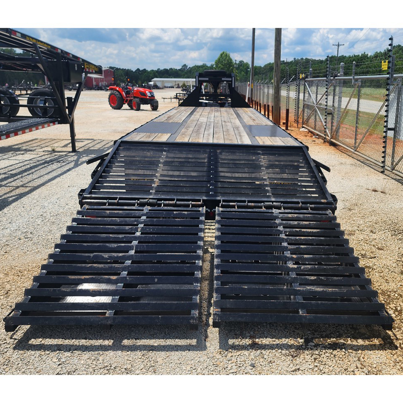 2023 Big Tex 22GN-28+5MR 23.9K Gooseneck Trailer w/ Mega Ramps (Used) - Image 4