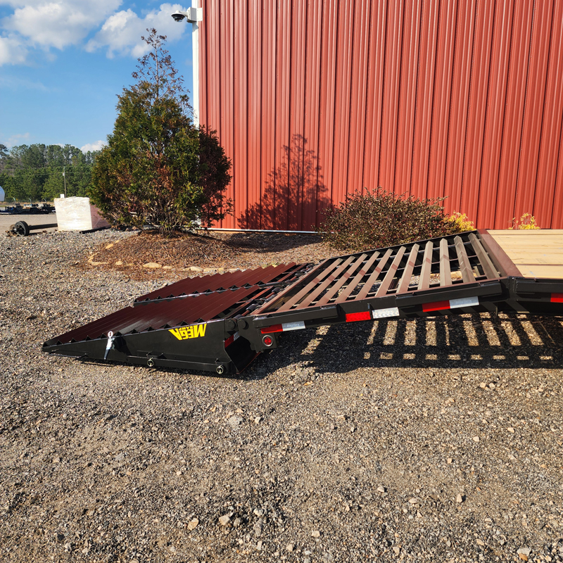 2026 Big Tex 16GN-40D5A MR Gooseneck Trailer w/ Mega Ramps - Image 9